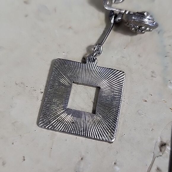 Funky Vintage Earrings Clip~on - Picture 6 of 6